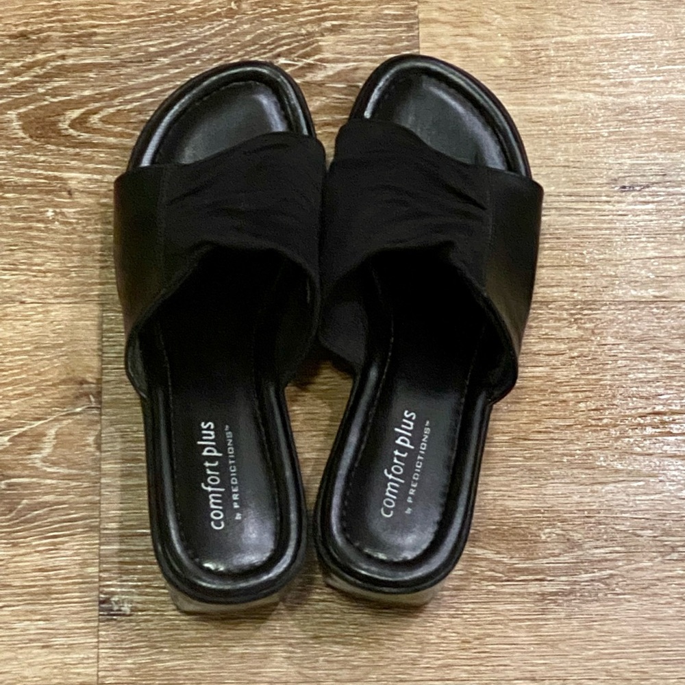 Summer Staple Black Slip On Comfy Platform Sandals, great condition.